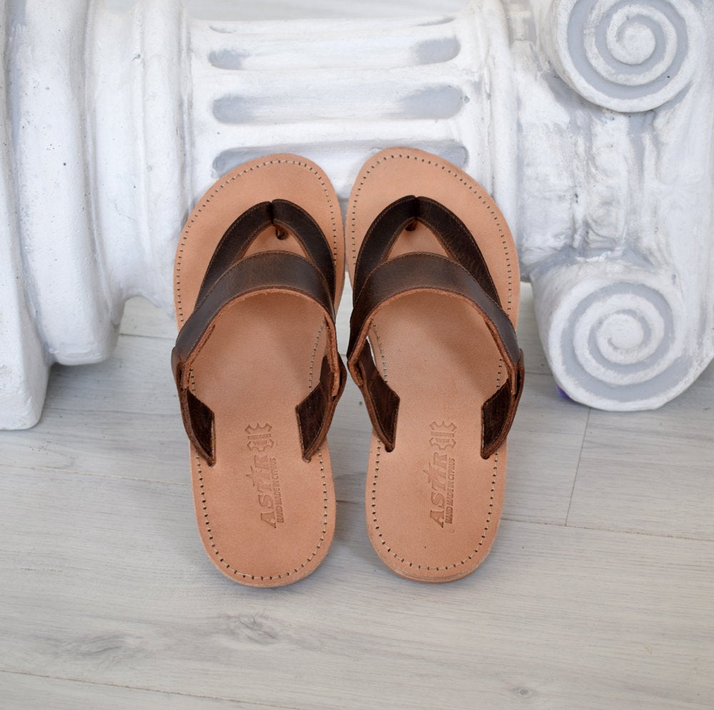 Brown Leather Women's Flip Flops Sandals, SATURN -  Canada